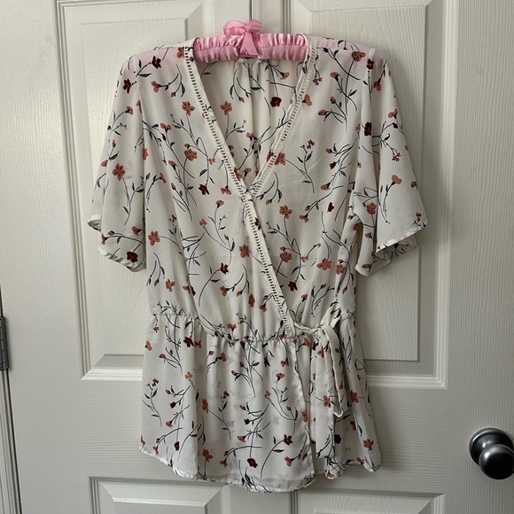 Sienna Sky White Floral Peplum Wrap Blouse Large - Picture 2 of 7
